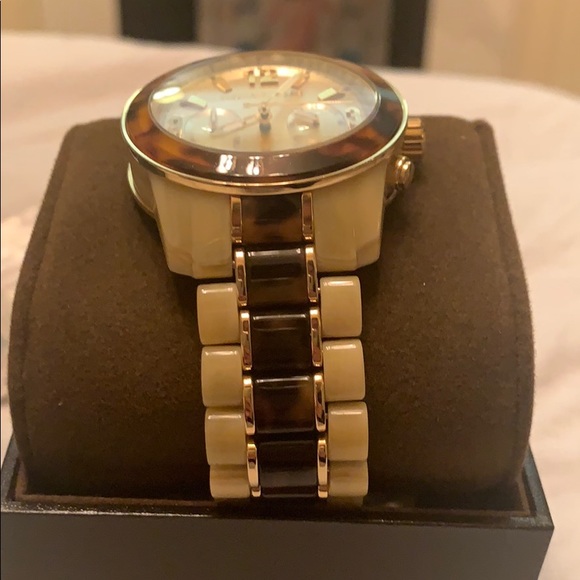 Michael Kors Tortoise Watch - Picture 2 of 3